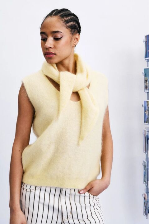 FRNCH: Bufanda corta amarillo mantequilla