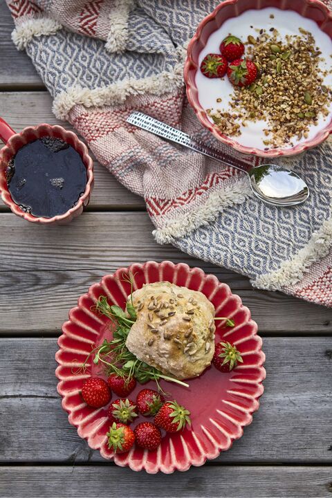 Affari of Sweden: PLATO HULDA ROJO