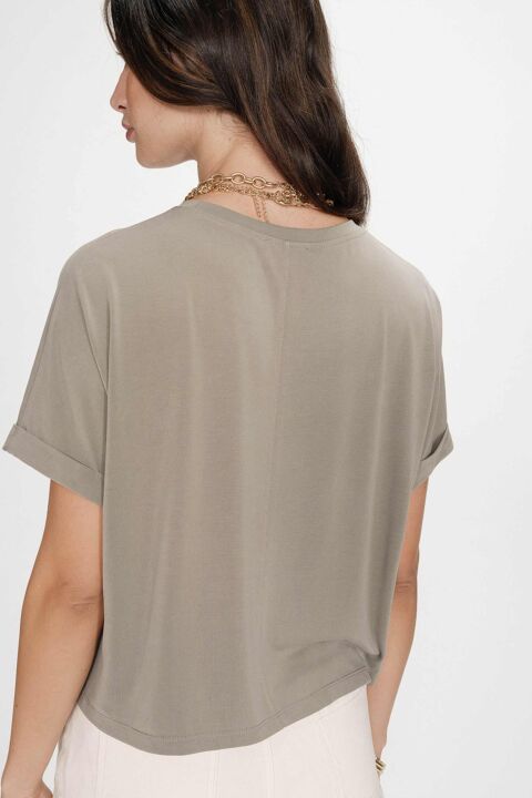GRACE & MILA: CAMISETA OVERSIZE KAKI PARMA - casa-gokotta.jpg