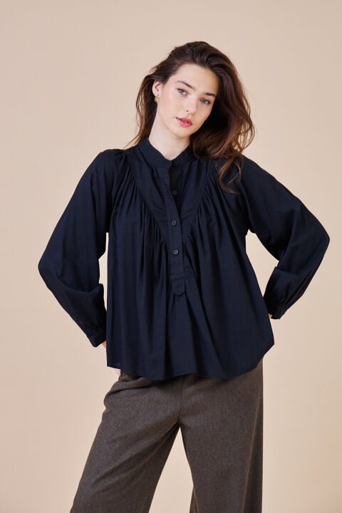 BLUSA NEGRA BOTONES DELANTEROS